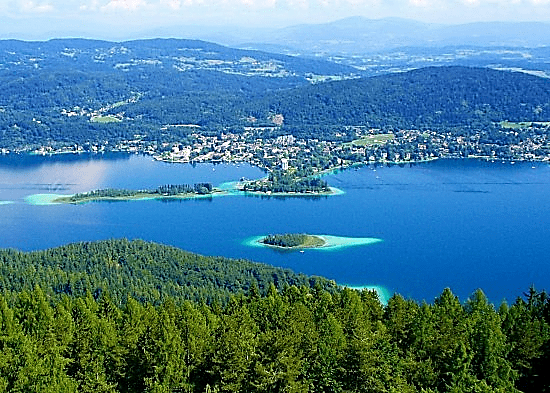 دریاچه ورث یکی از جاذبه های توریستی اتریش